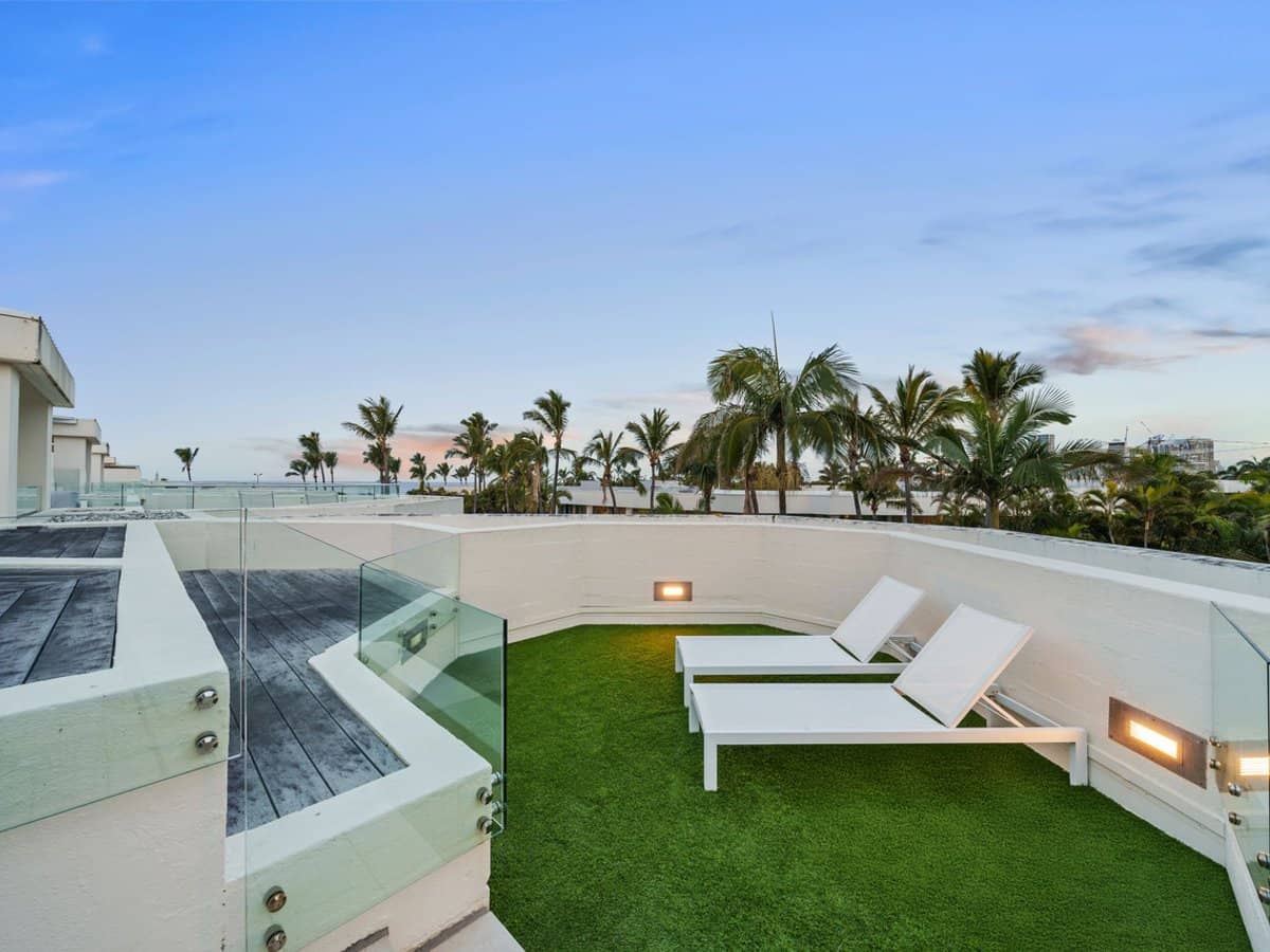 135 Seaworld Drive, Main Beach - Thumbnail 17