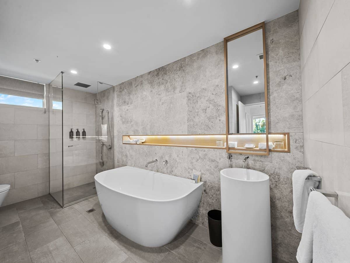 135 Seaworld Drive, Main Beach - Thumbnail 23