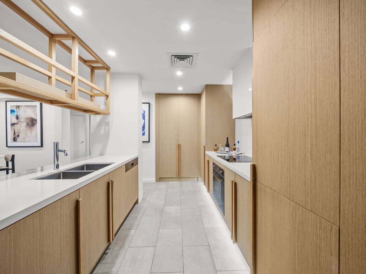 135 Seaworld Drive, Main Beach - Thumbnail 11