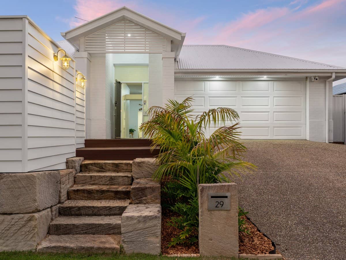 29 Strathburn Crescent, ORMEAU - Thumbnail 2
