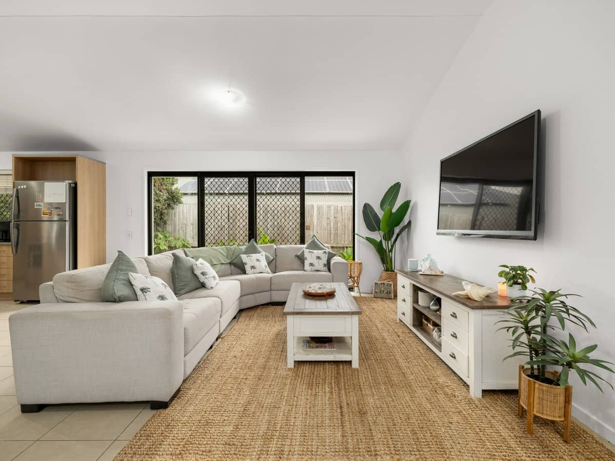 29 Strathburn Crescent, ORMEAU - Thumbnail 4