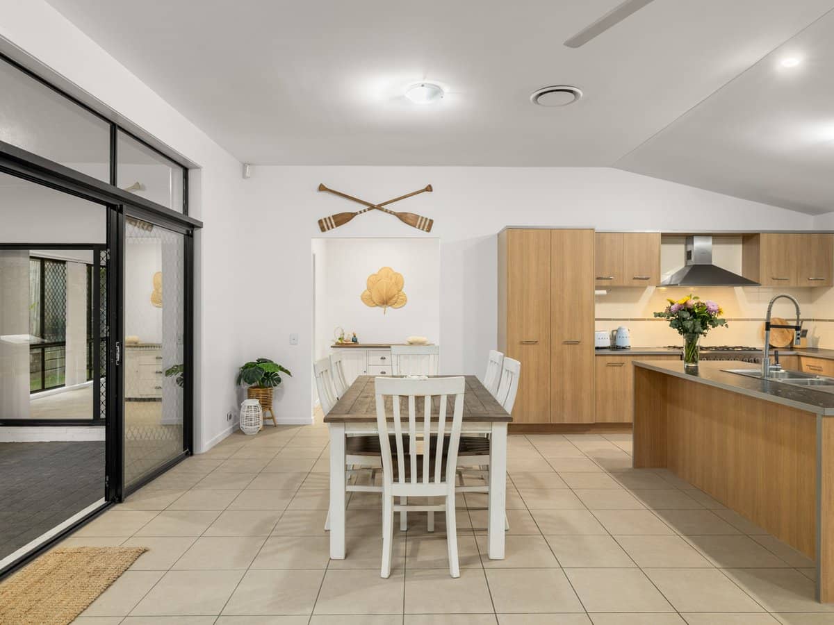 29 Strathburn Crescent, ORMEAU - Thumbnail 9