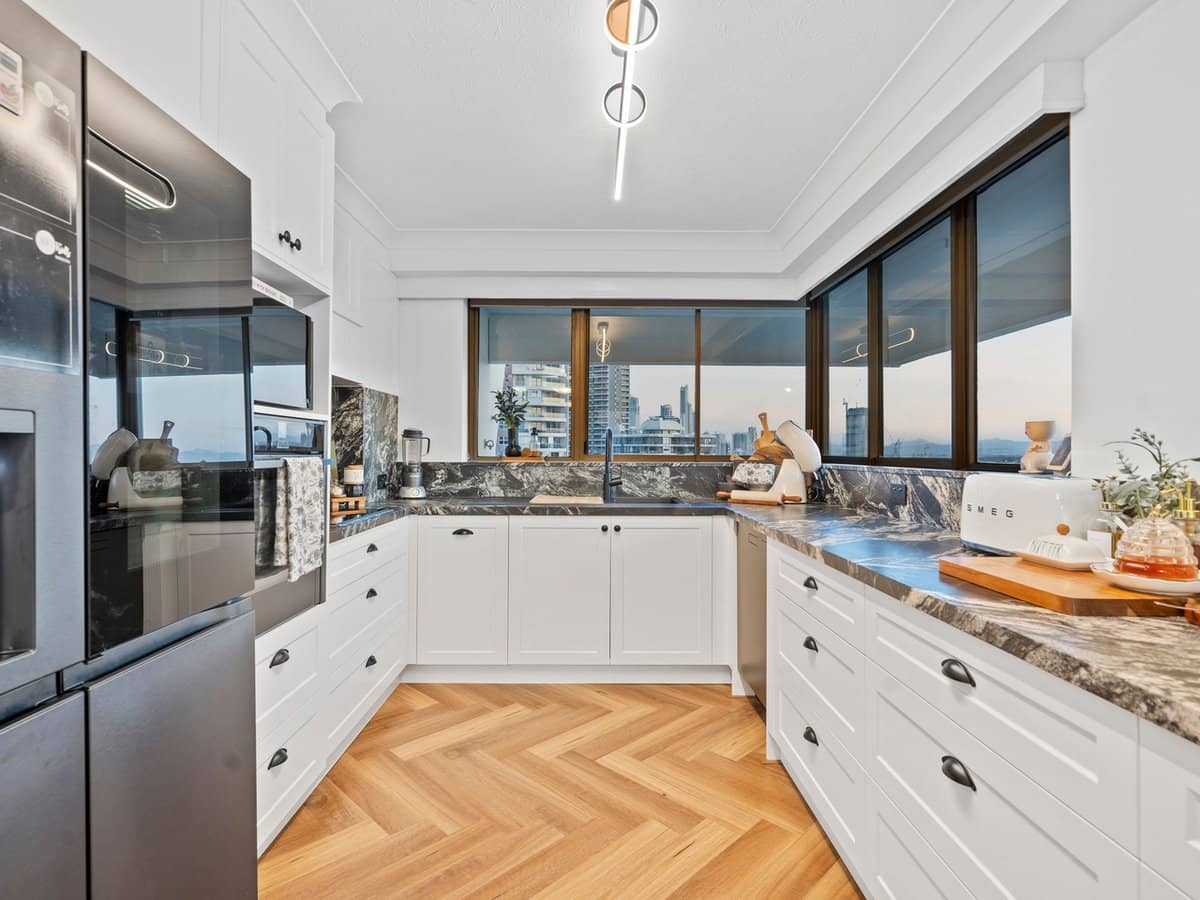 18 Commodore Drive, Surfers Paradise - Thumbnail 2