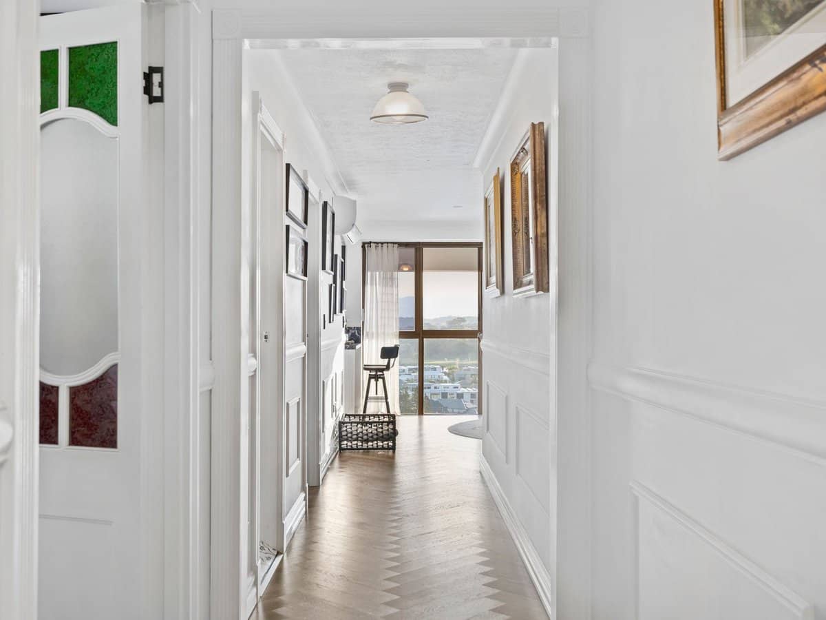 18 Commodore Drive, Surfers Paradise - Thumbnail 5