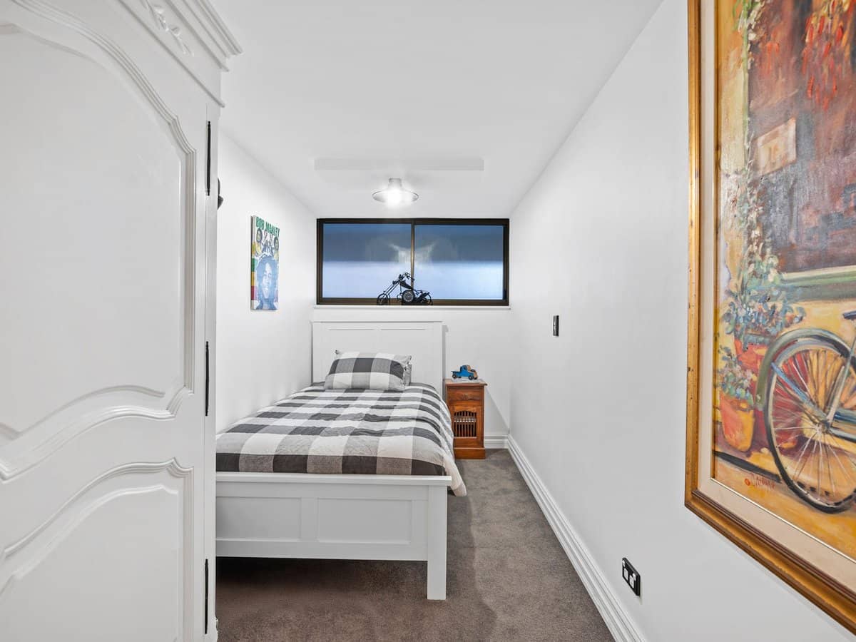 18 Commodore Drive, Surfers Paradise - Thumbnail 11