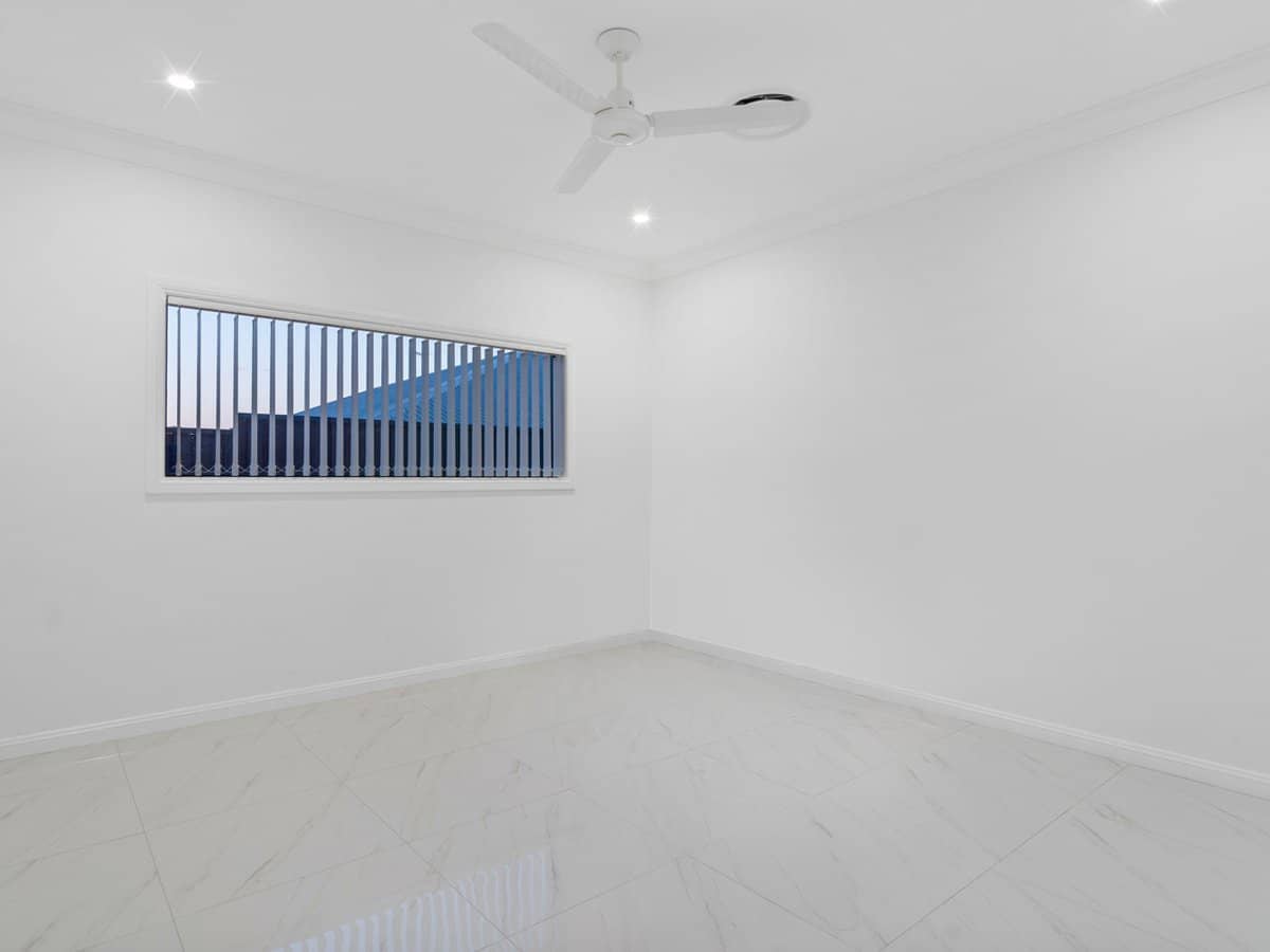 16 York Road, Greenbank - Thumbnail 10