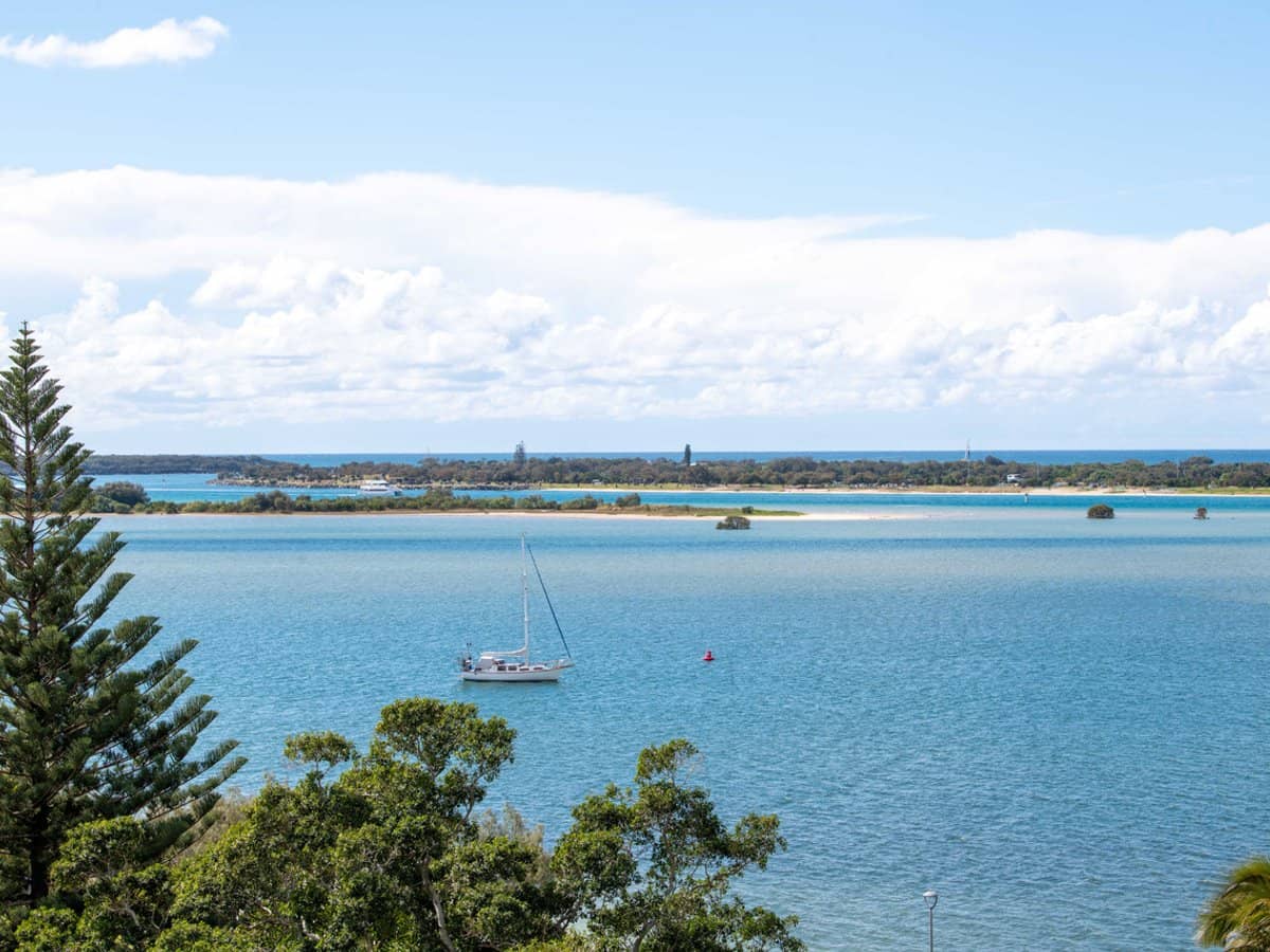 212 Marine Parade, Labrador - Thumbnail 1