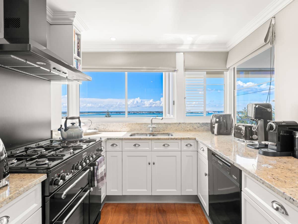 212 Marine Parade, Labrador - Thumbnail 10