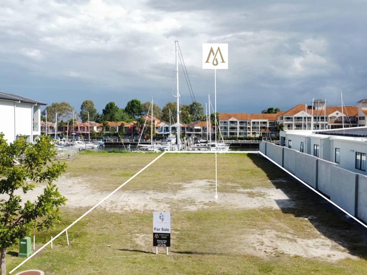 8977 The Point Circuit, SANCTUARY COVE - Thumbnail 1