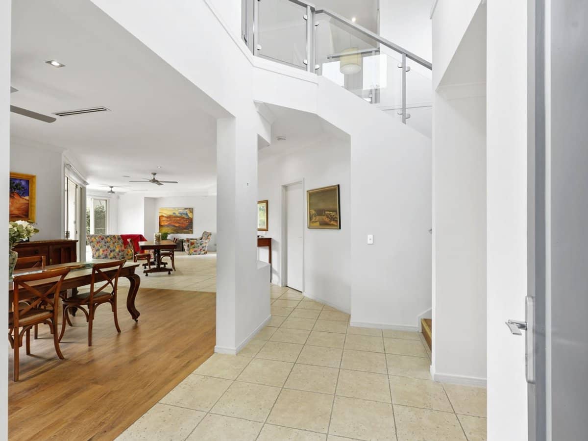 3071 Quay South Drive, Carrara - Thumbnail 2