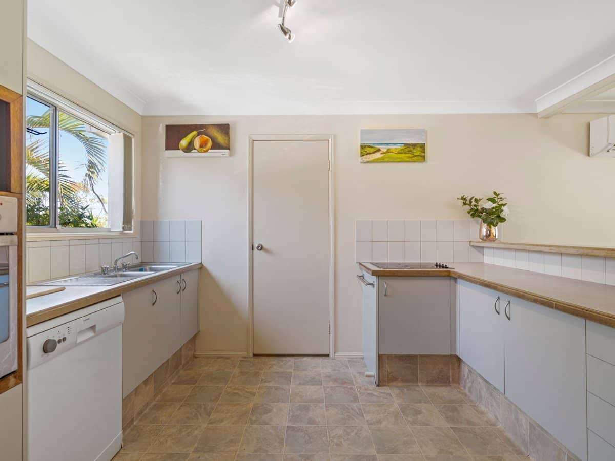 641 Pine Ridge Road, Biggera Waters - Thumbnail 2