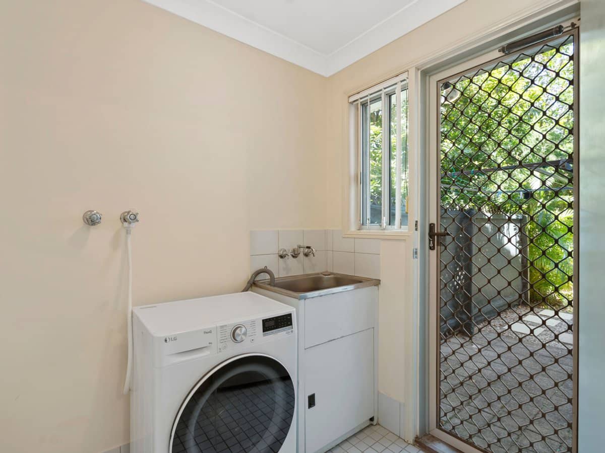 641 Pine Ridge Road, Biggera Waters - Thumbnail 8