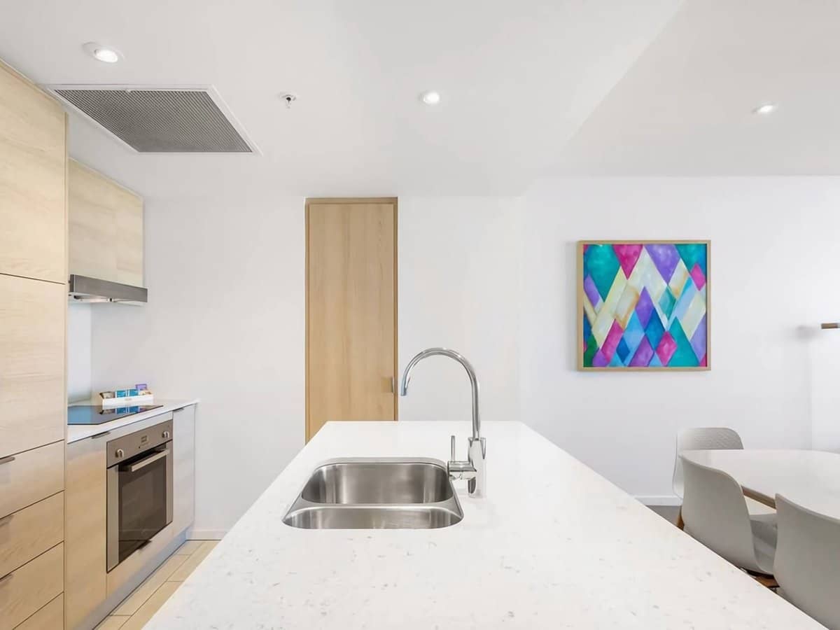 2663 Gold Coast Highway, BROADBEACH - Thumbnail 4