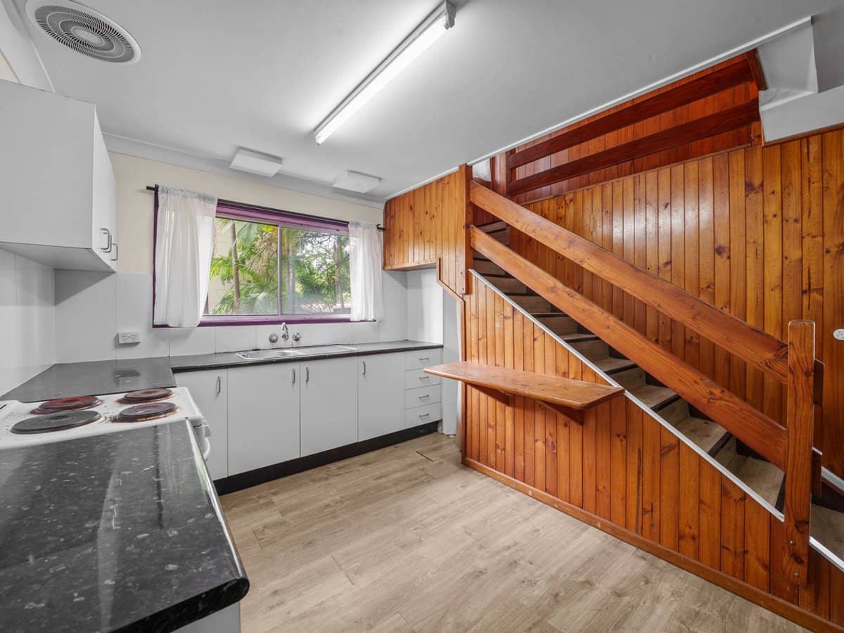 22 North Road, Woodridge - Thumbnail 2