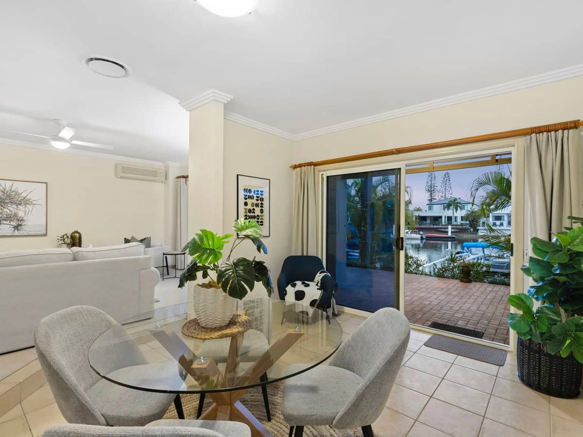 76 Bayview Street, RUNAWAY BAY - Thumbnail 9