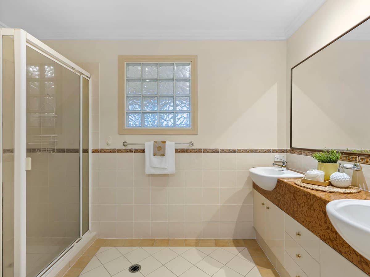 76 Bayview Street, RUNAWAY BAY - Thumbnail 19