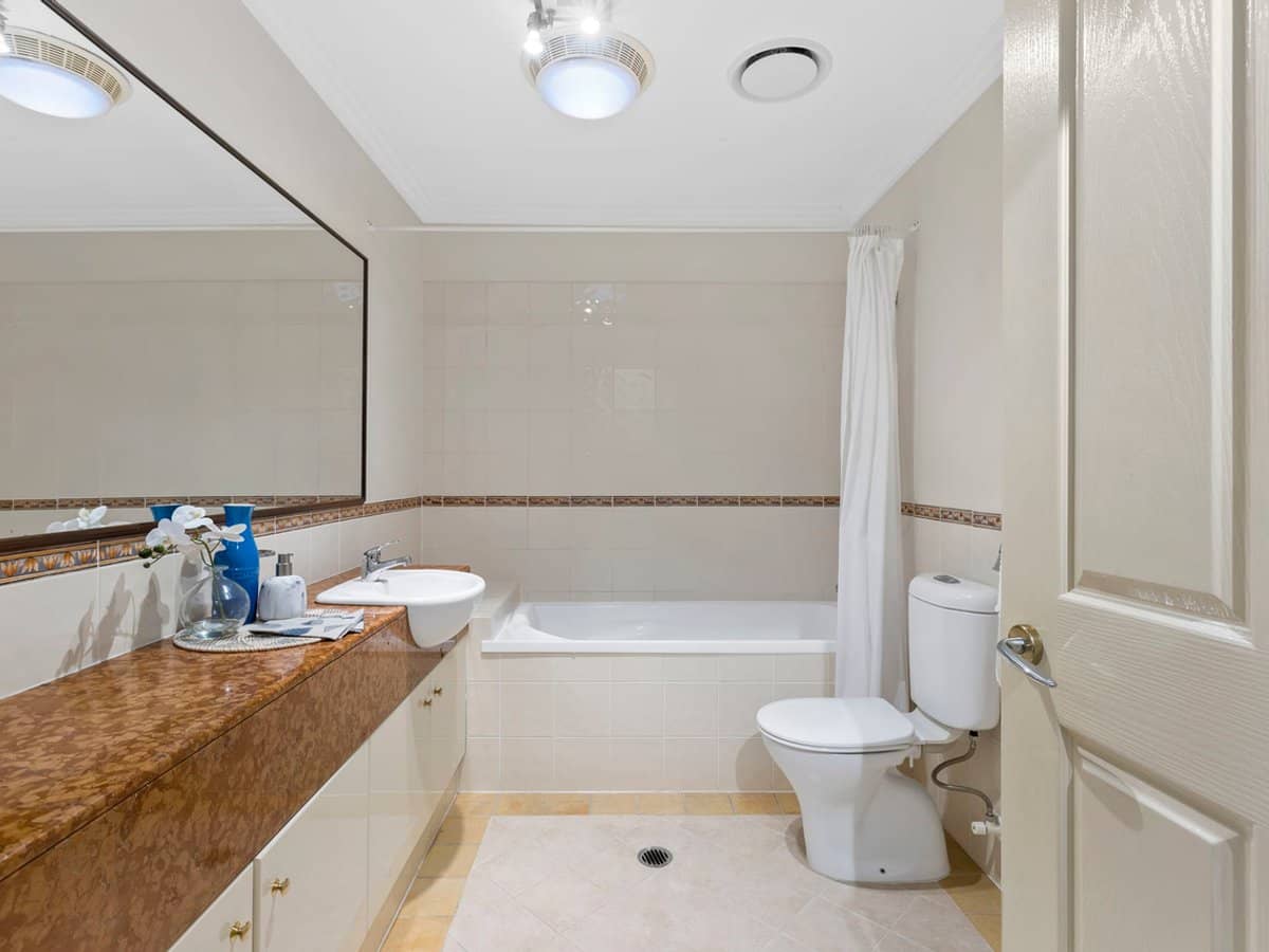 76 Bayview Street, RUNAWAY BAY - Thumbnail 22