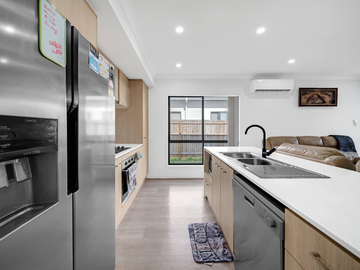 37 barratt Drive, Greenbank - Thumbnail 2