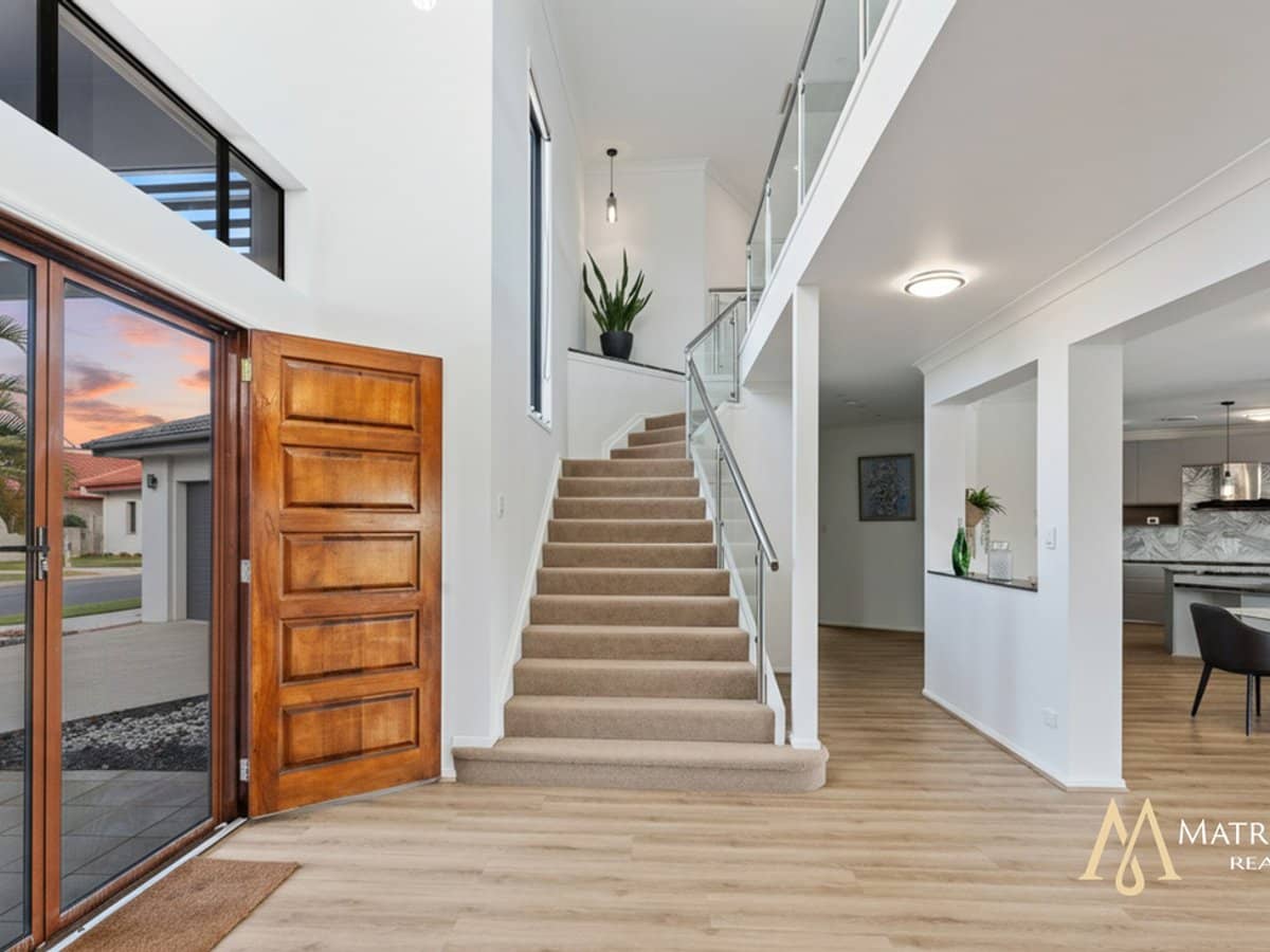 33 Prosperity Drive, HELENSVALE - Thumbnail 7