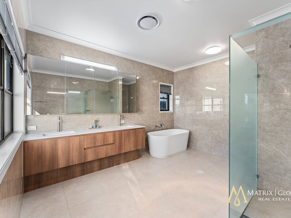 33 Prosperity Drive, HELENSVALE - Thumbnail 21