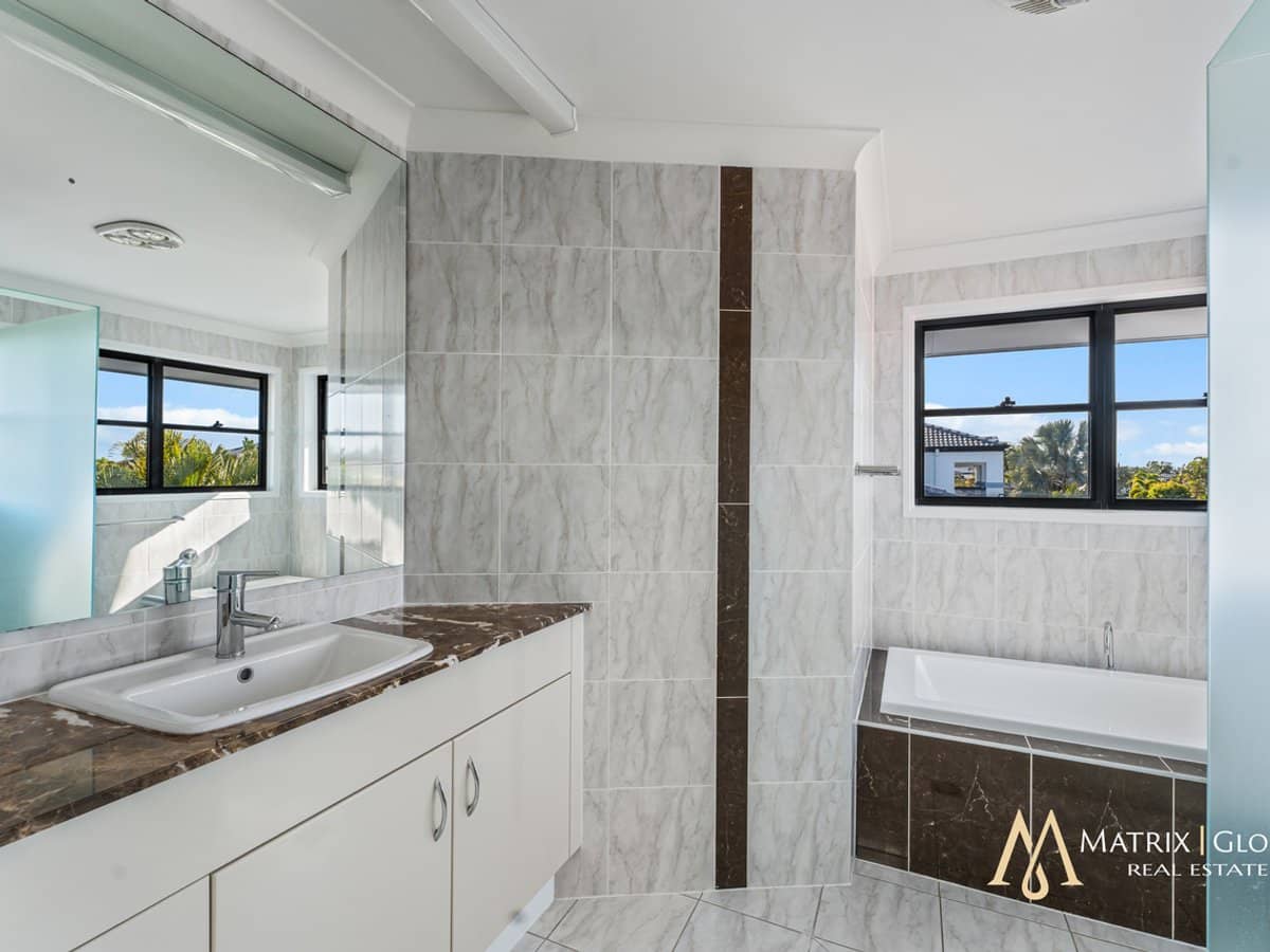 33 Prosperity Drive, HELENSVALE - Thumbnail 30