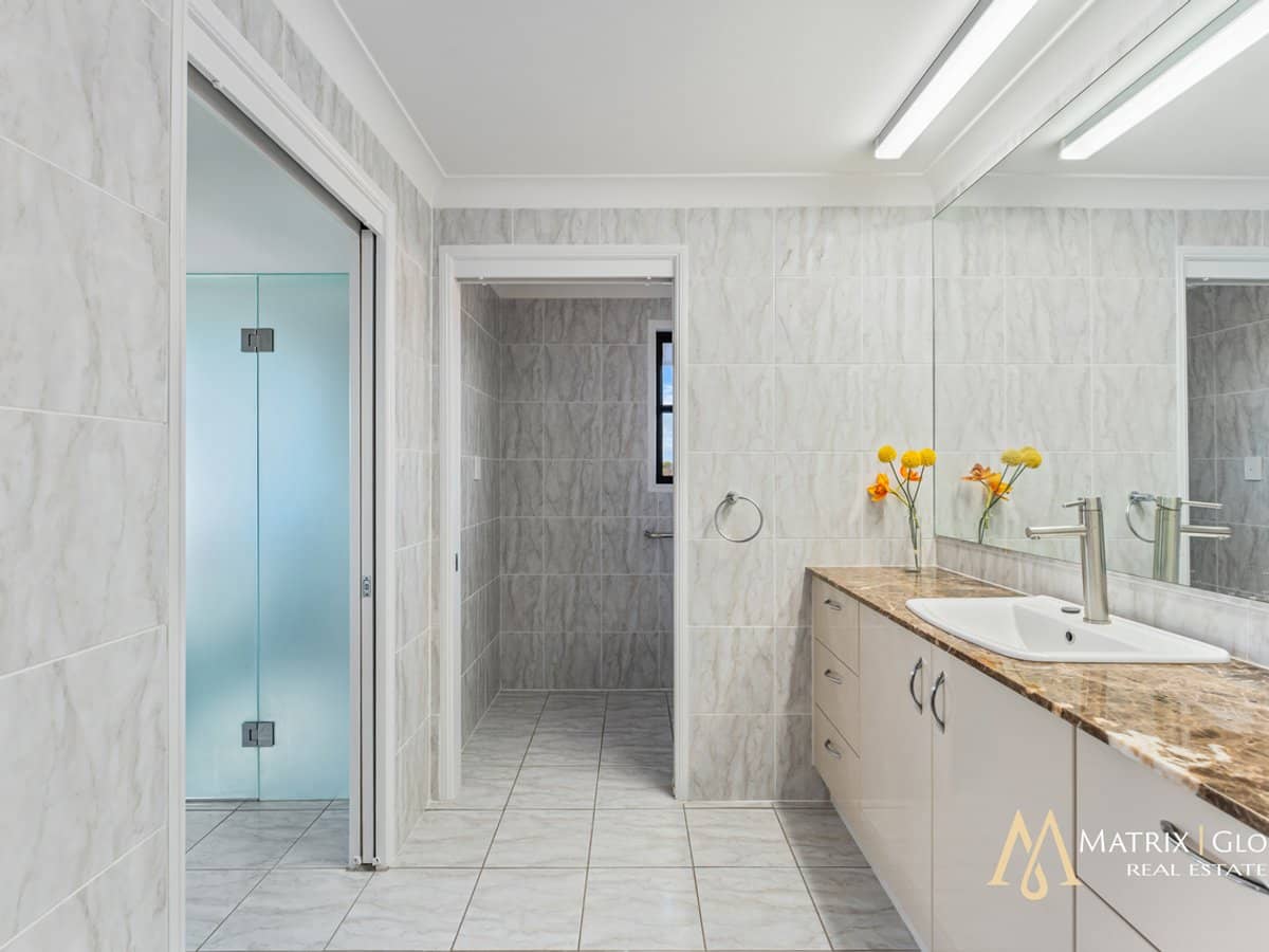 33 Prosperity Drive, HELENSVALE - Thumbnail 31