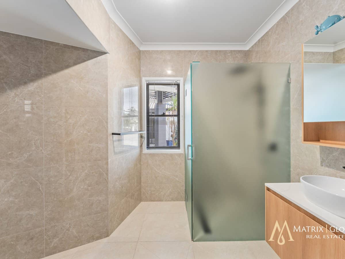 33 Prosperity Drive, HELENSVALE - Thumbnail 33