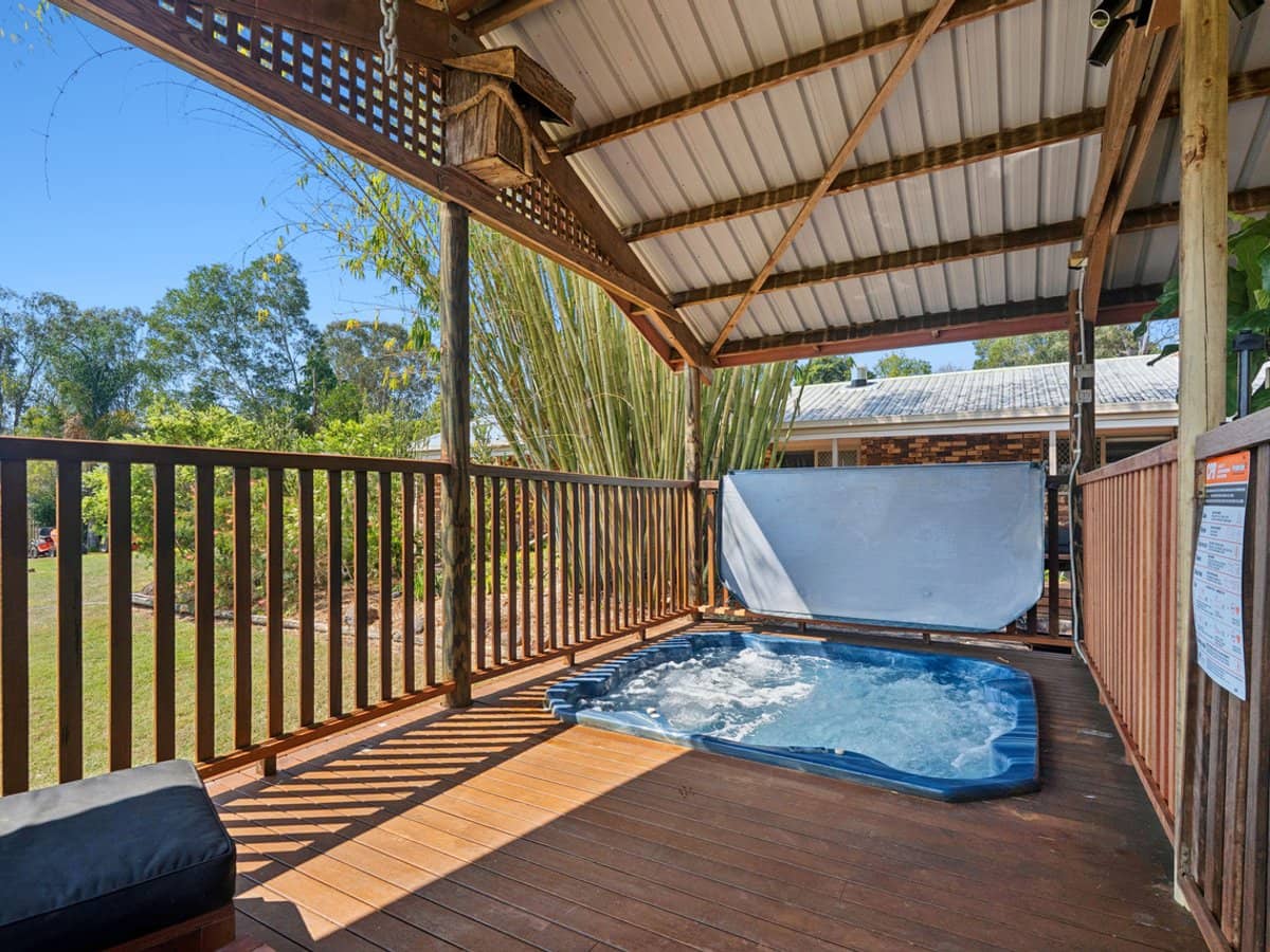 40-42 Oak Tree Court, Cedar Grove - Thumbnail 2