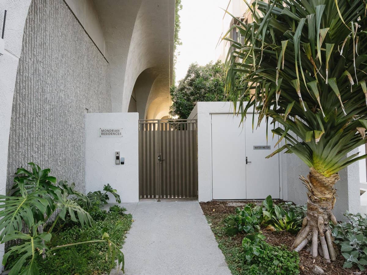 58 The Esplanade, Burleigh Heads - Thumbnail 3