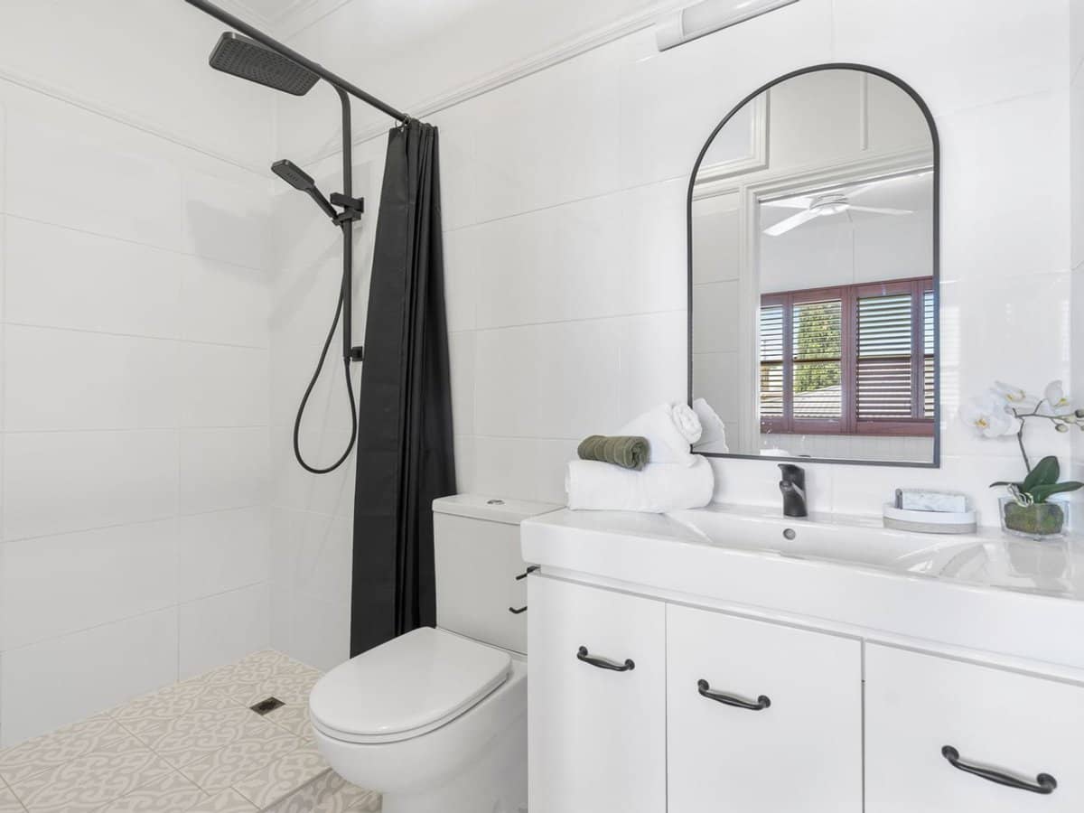 5 Third Avenue, Labrador - Thumbnail 14