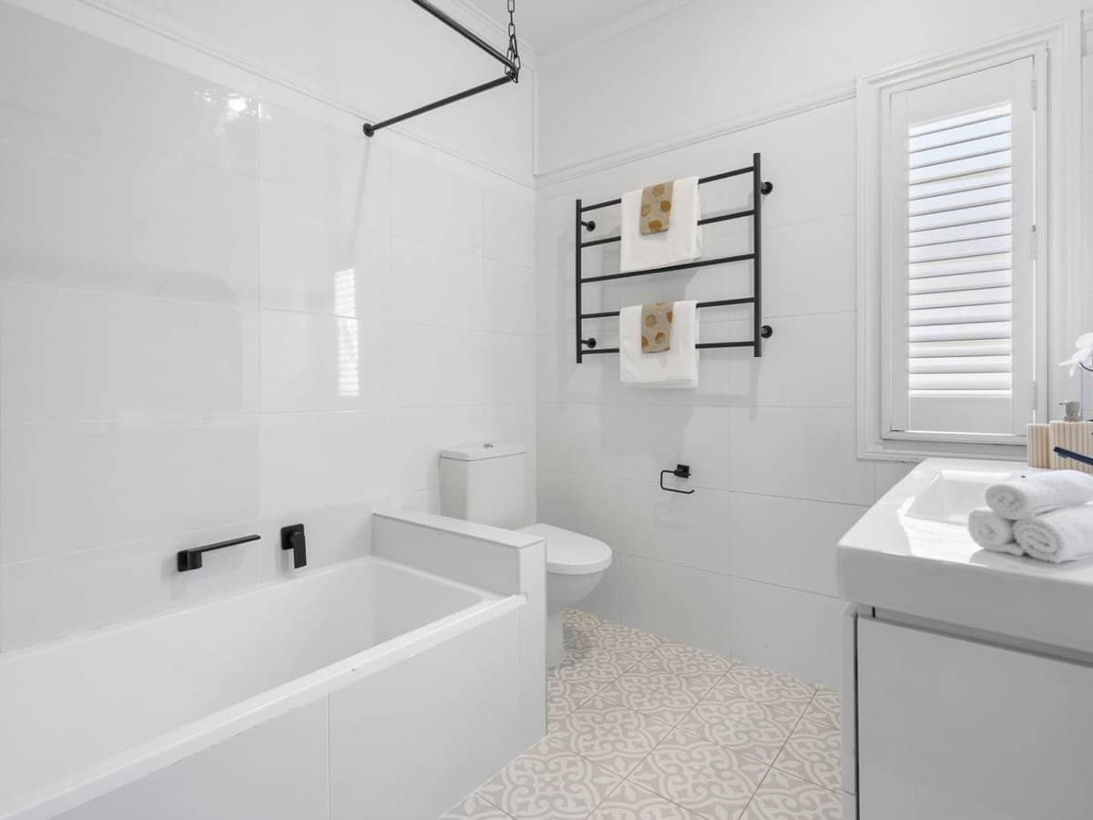 5 Third Avenue, Labrador - Thumbnail 17