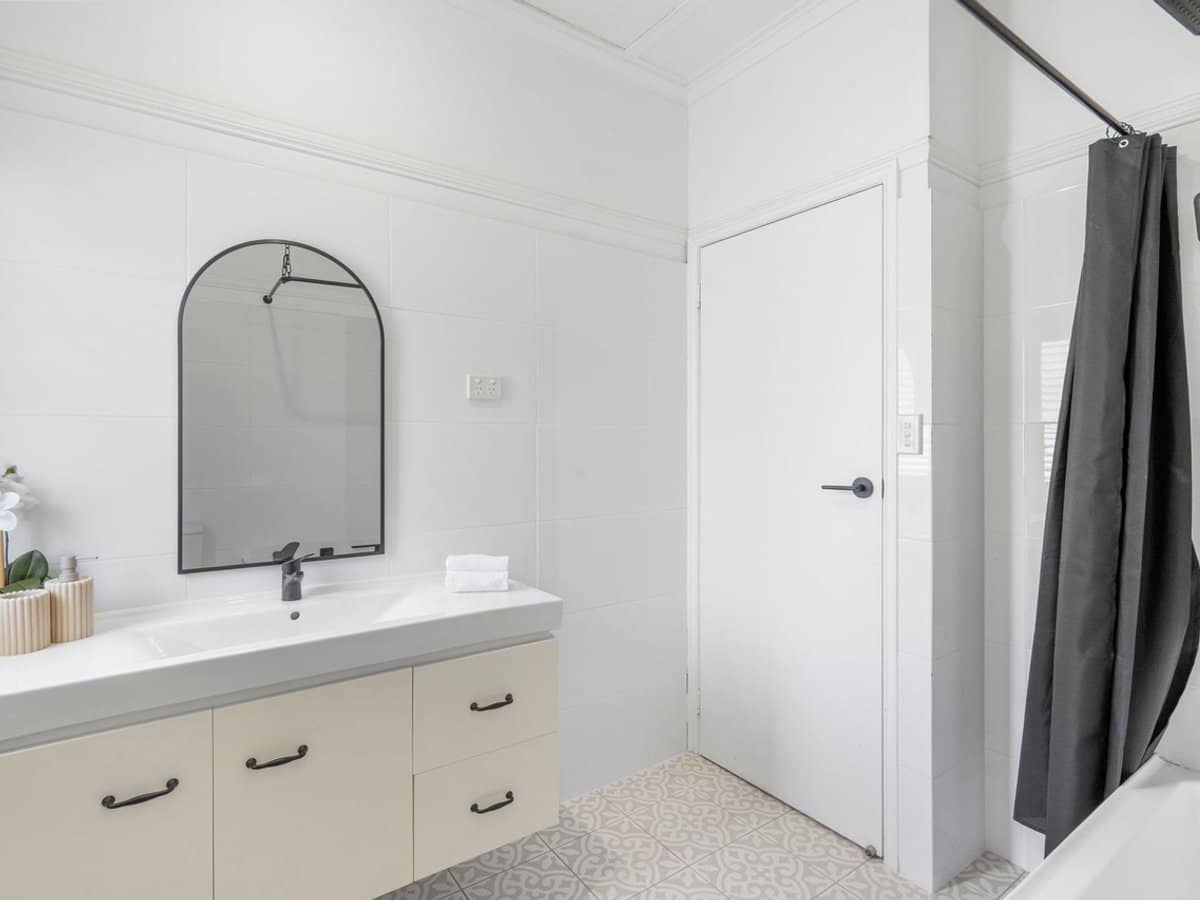 5 Third Avenue, Labrador - Thumbnail 18