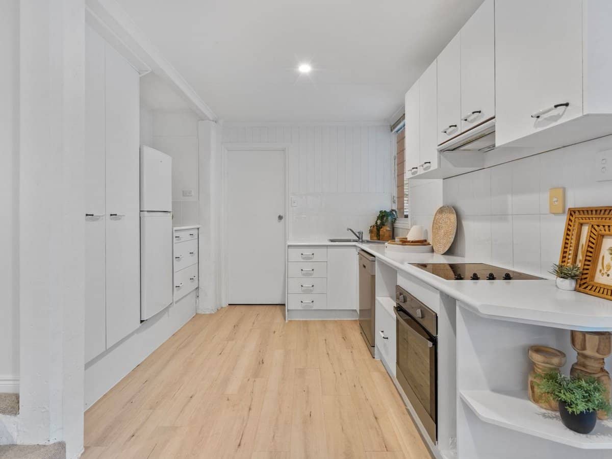 5 Third Avenue, Labrador - Thumbnail 22