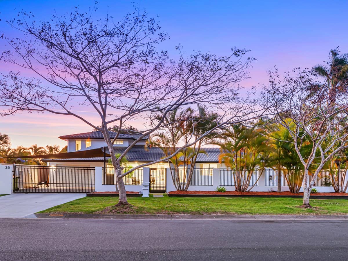 33 Lochinvar Court, ASHMORE - Thumbnail 1