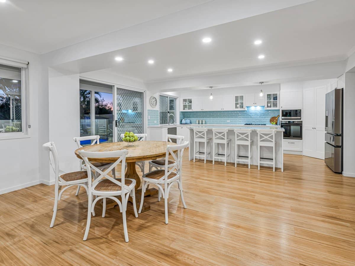 33 Lochinvar Court, ASHMORE - Thumbnail 2