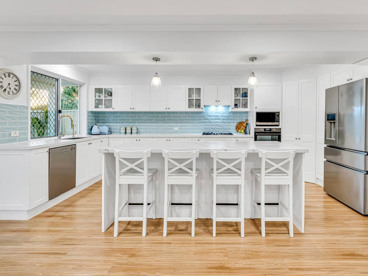 33 Lochinvar Court, ASHMORE - Thumbnail 3