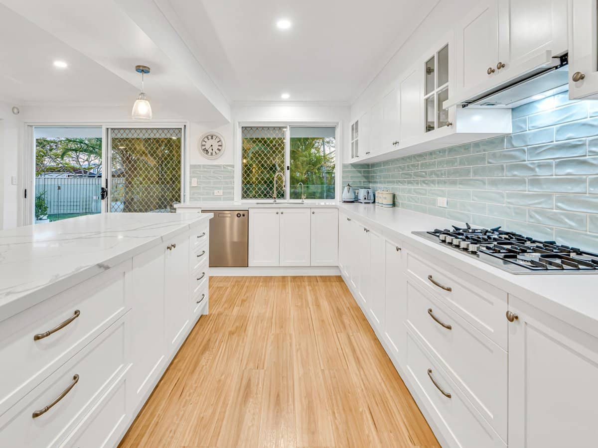 33 Lochinvar Court, ASHMORE - Thumbnail 4