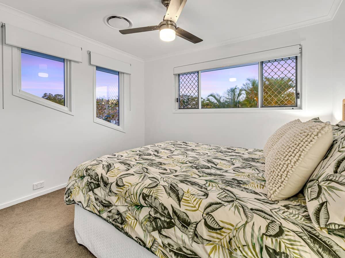 33 Lochinvar Court, ASHMORE - Thumbnail 19