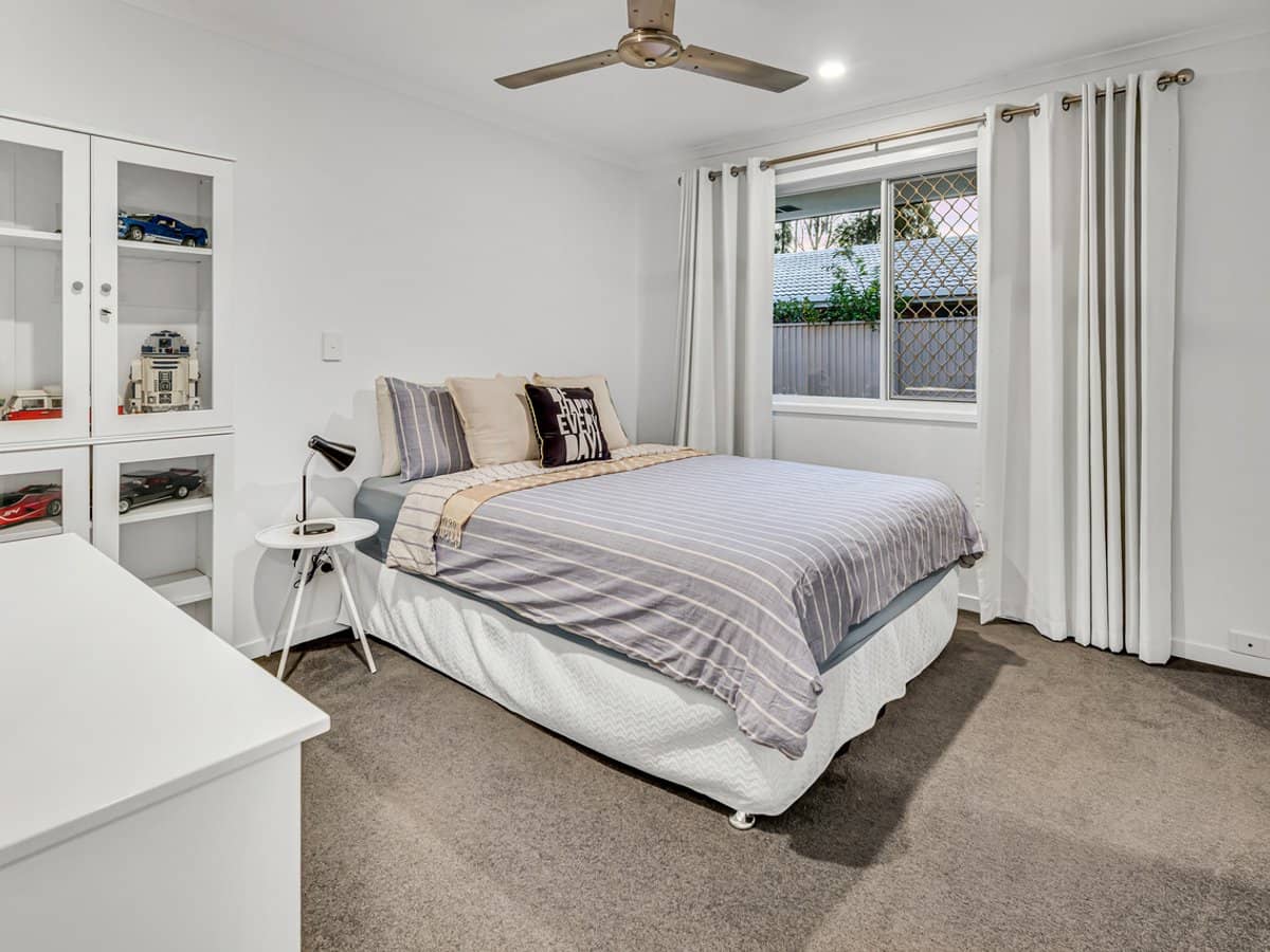 33 Lochinvar Court, ASHMORE - Thumbnail 21