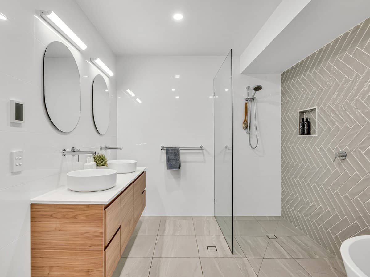 33 Lochinvar Court, ASHMORE - Thumbnail 22