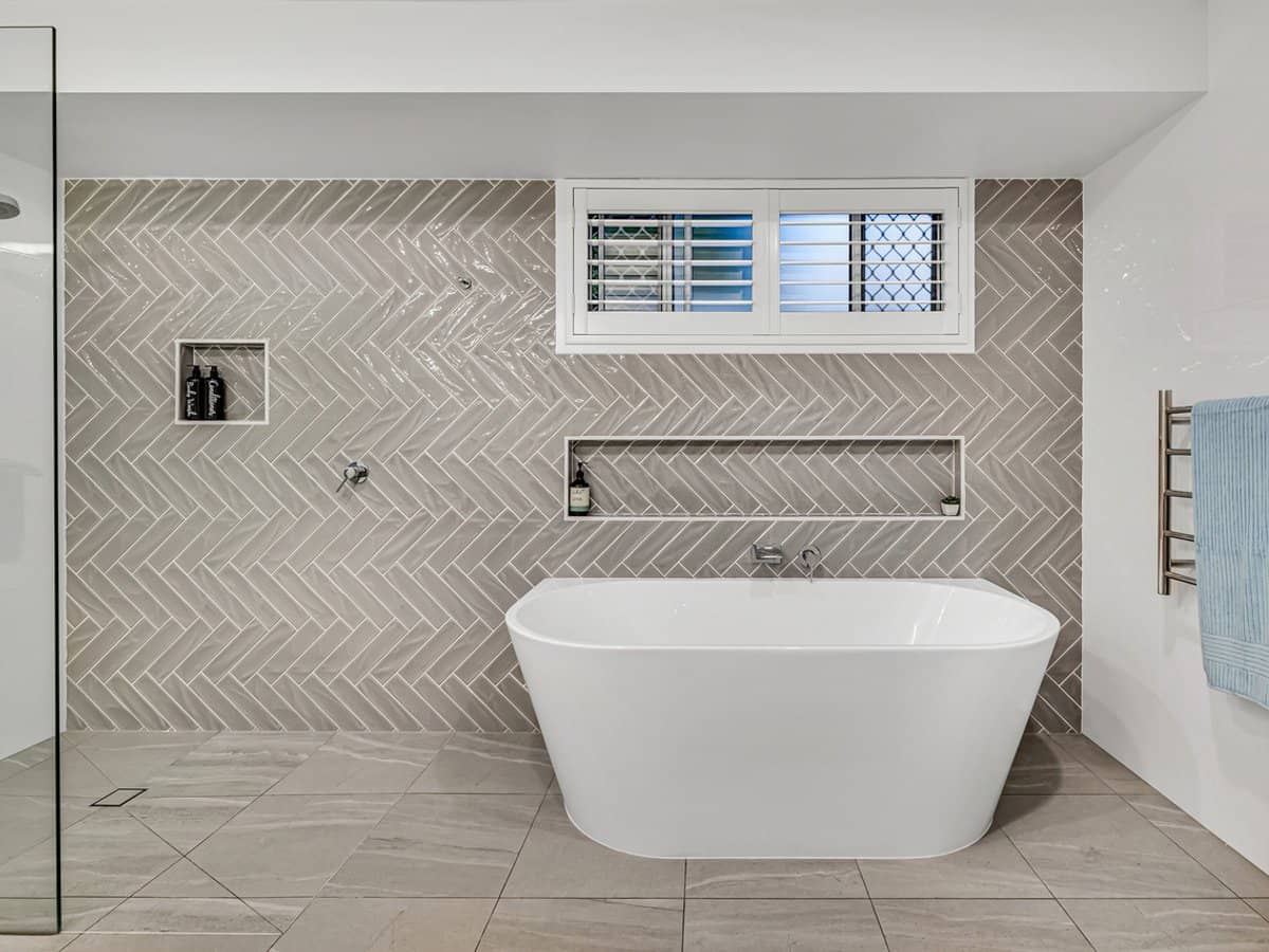 33 Lochinvar Court, ASHMORE - Thumbnail 23