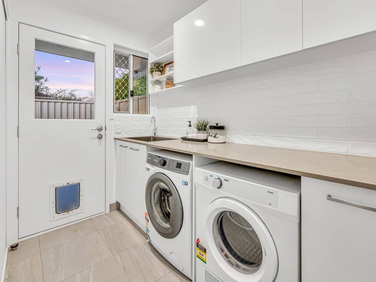 33 Lochinvar Court, ASHMORE - Thumbnail 24