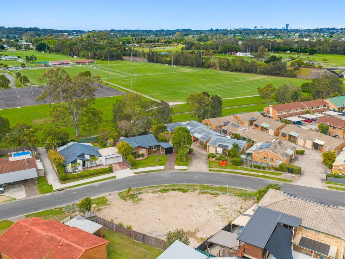 4 Paul Court, Carrara - Thumbnail 4