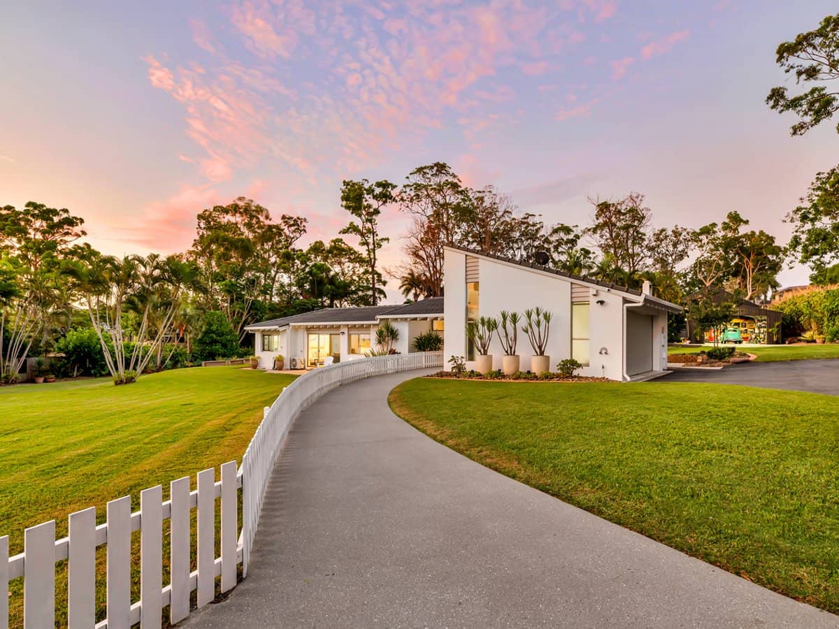 10 Jacana Street, ASHMORE - Thumbnail 3