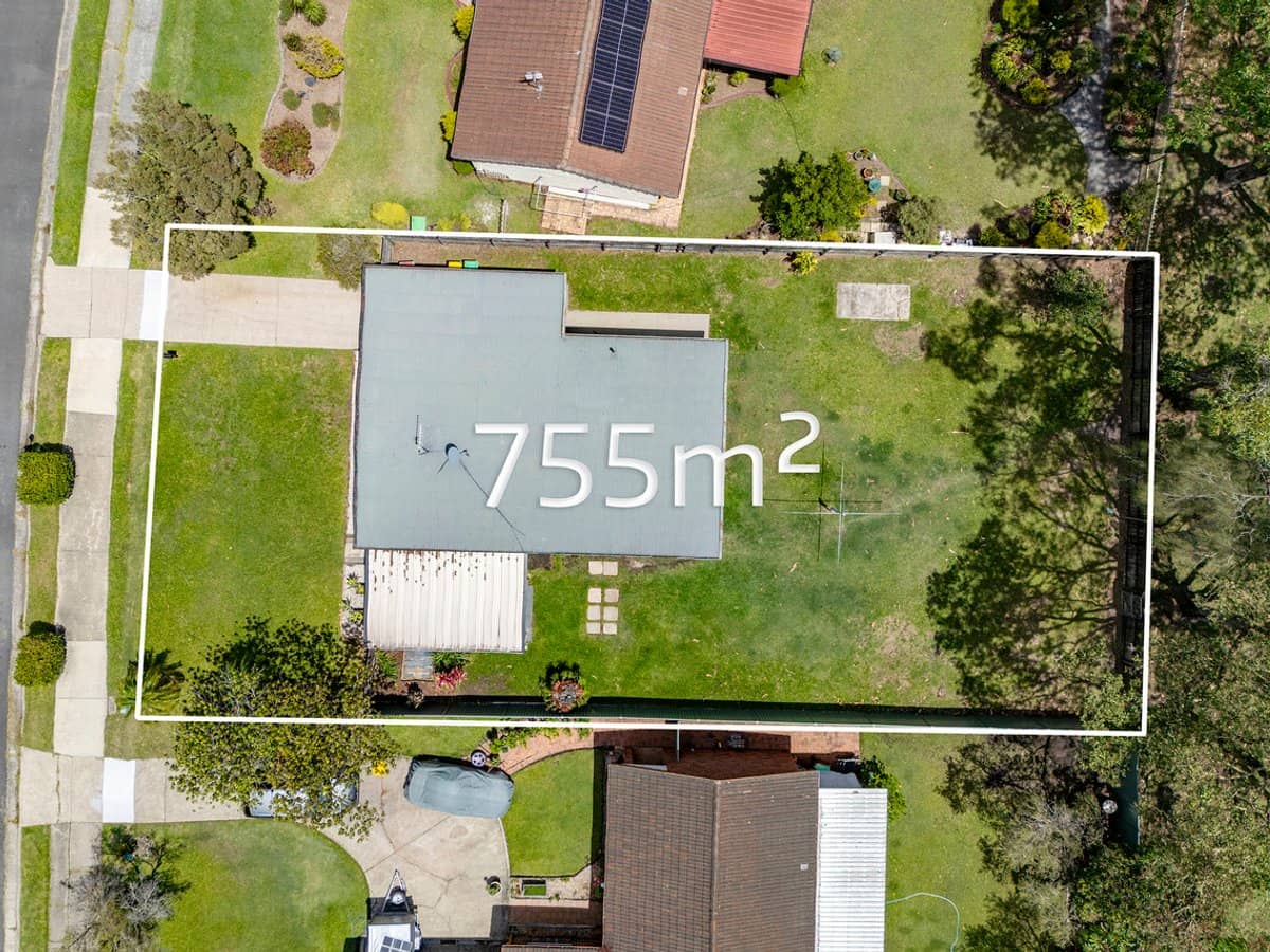 8 Sapium Road, ASHMORE - Thumbnail 1