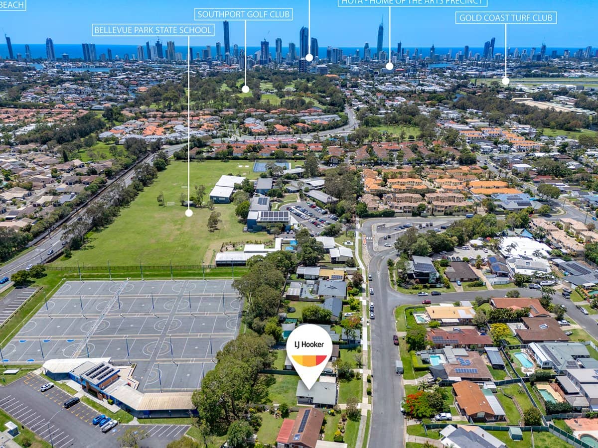 8 Sapium Road, ASHMORE - Thumbnail 2