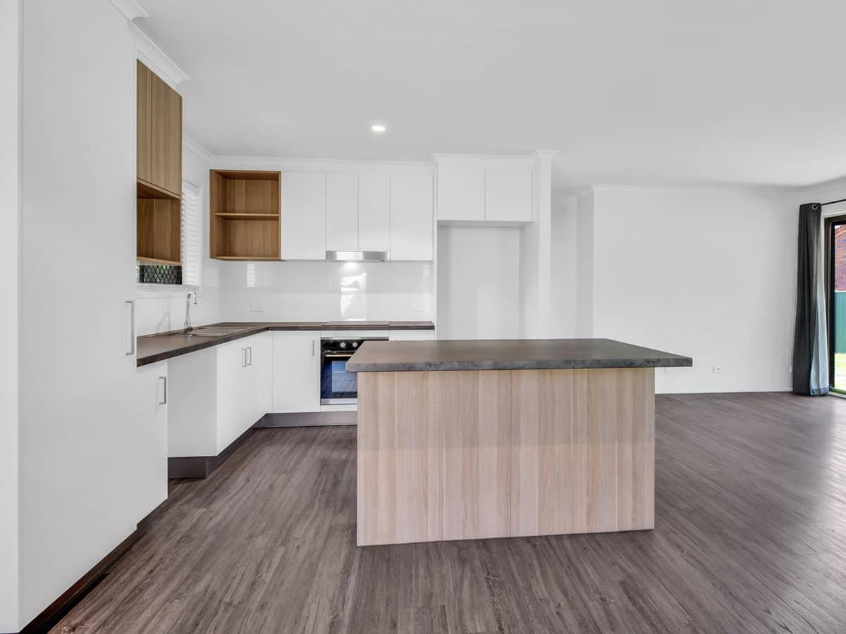 8 Sapium Road, ASHMORE - Thumbnail 8