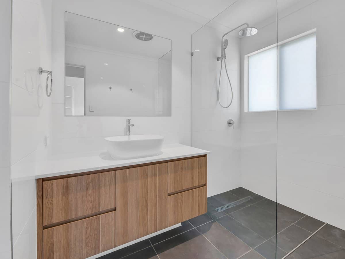 8 Sapium Road, ASHMORE - Thumbnail 12