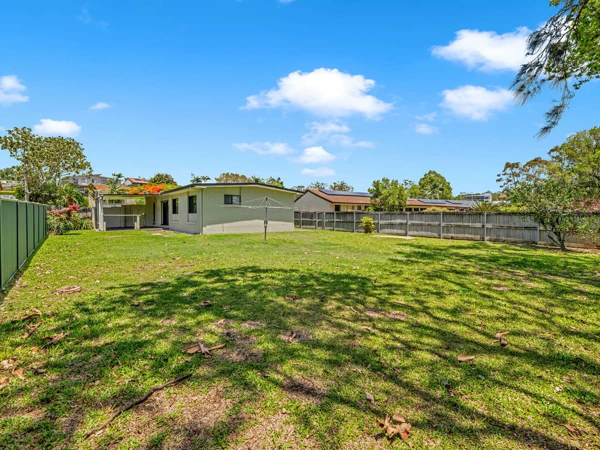 8 Sapium Road, ASHMORE - Thumbnail 17