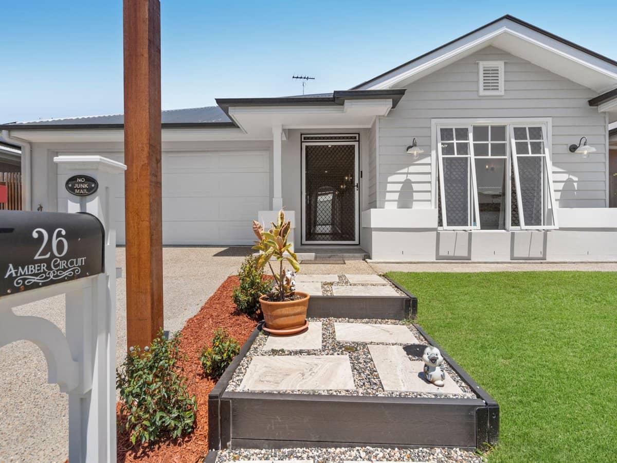 26 Amber Circuit, Greenbank - Thumbnail 1